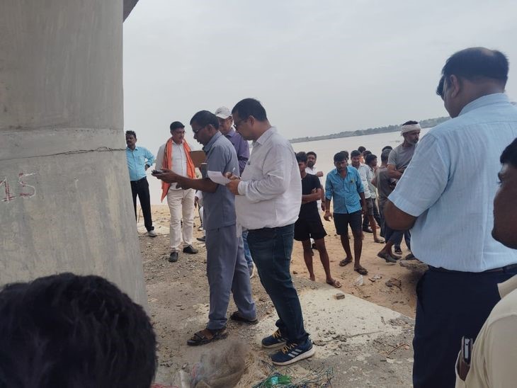 रोहतास में सोन नदी पर निर्माणाधीन पुल के पिलर में आई दरार