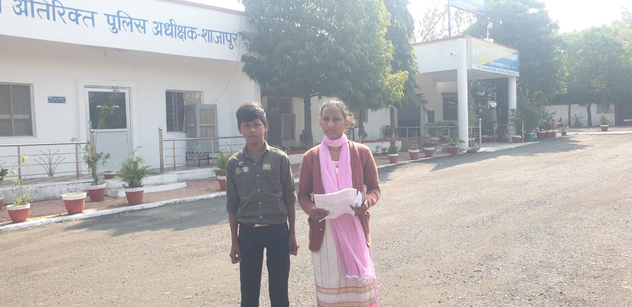 मेरे पति की हत्या कर दी, अब हमें भी दे रहे जान से मारने की धौंस
