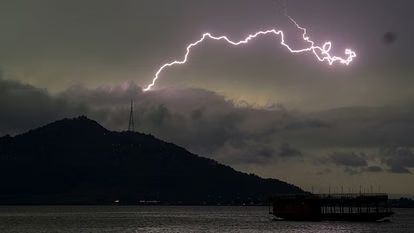 Storm, rain and lightning are expected in many districts of Bihar today