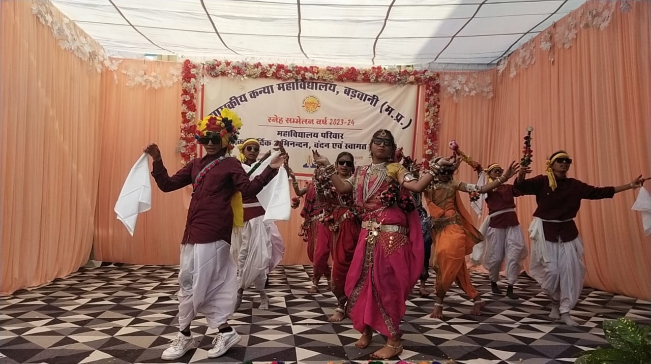 बड़वानी के शासकीय महाविद्यालय में वार्षिक स्नेह सम्मेलन सत्र 2023-24 समारोह का हुआ उदघाटन