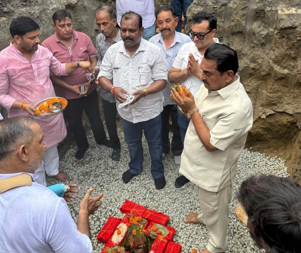 Udham Singh Nagar, Kichha MLA Tilak Raj Behad presented a historic gift to Kichha