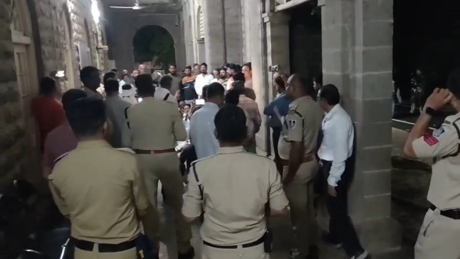 Congress Protests in Khandwa Against Rahul Gandhi's Detention