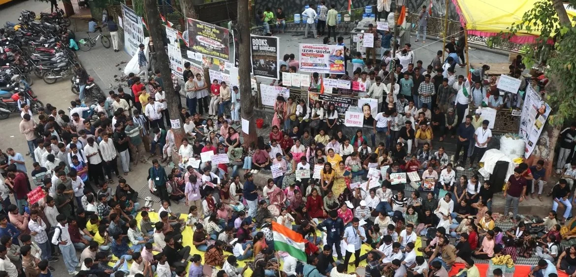 Students from Indore to Bhopal protest the Jantar Mantar lathicharge