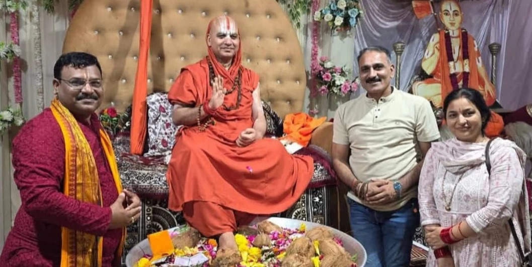 A sea of ​​faith thronged Shri Manaspeeth Khajurital on Guru Purnima