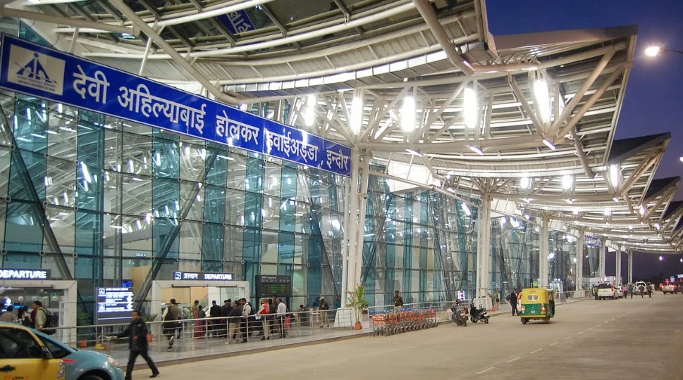 इंदौर एयरपोर्ट पर 1.28 करोड़ की सोना तस्करी का भंडाफोड़
