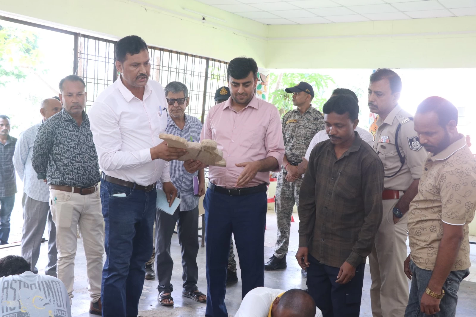 Set up stalls at fairs to sell woodcraft products – Collector