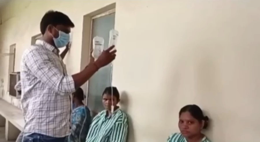 Poor healthcare system at Warangal MGM Hospital, patients forced to be treated on the floor