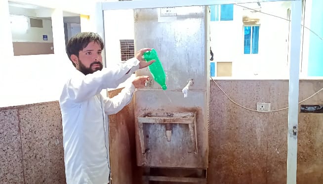 भीषण गर्मी में जिला अस्पताल में मचा हाहाकार