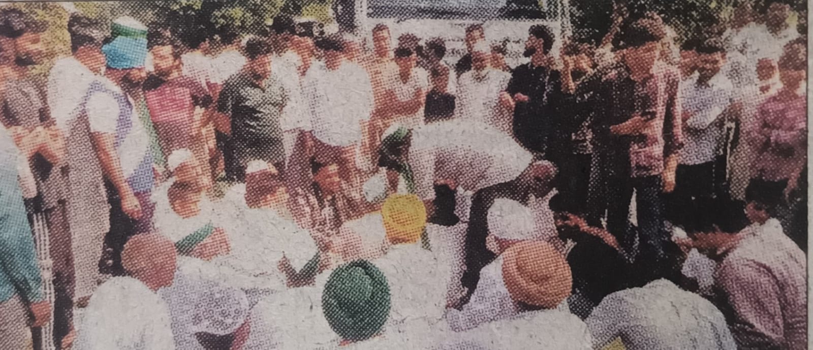 डंपर की टक्कर से ट्रैक्टर पलटा