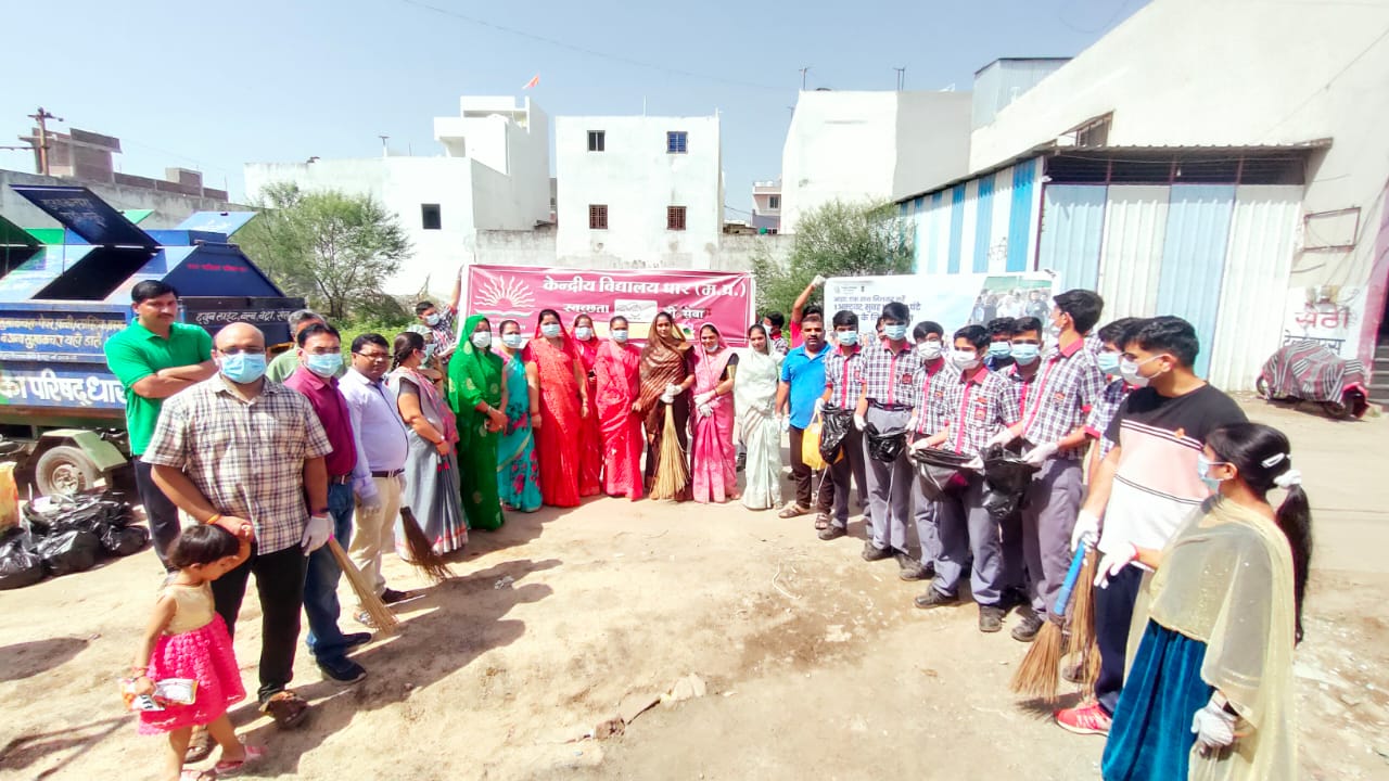 केंद्रीय विद्यालय धार में स्वच्छता ही सेवा अभियान के तहत जुटे युवाओं ने किया महत्वपूर्ण श्रमदान