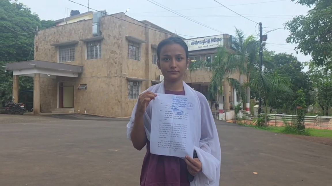 रोहित चंचलानी हत्याकांड बहन ने एसपी से लगाई मुख्य आरोपी की गिरफ्तारी की गुहार