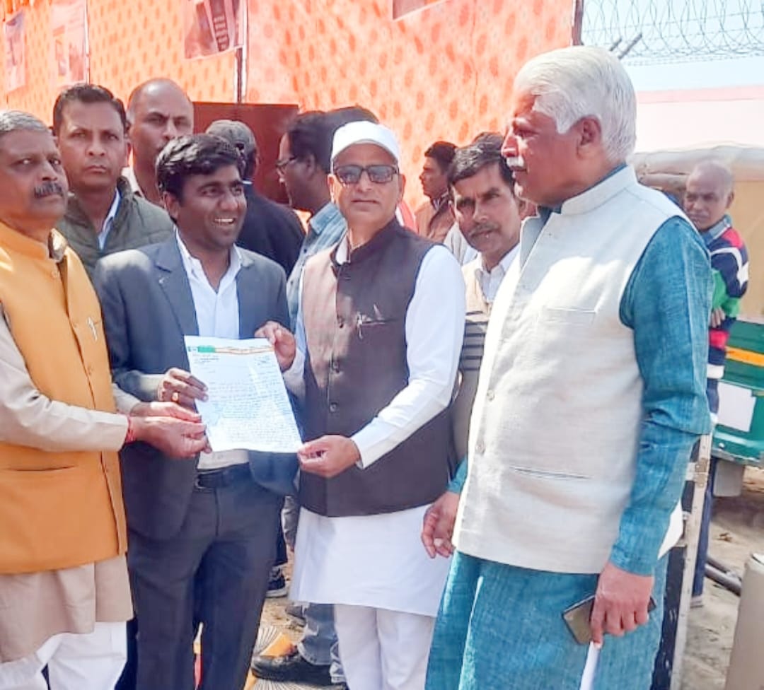 तल्हेडी बुजुर्ग रेलवे स्टेशन पर पैसेंजर ट्रेनों के संचालन हेतु सौंपा गया ज्ञापन