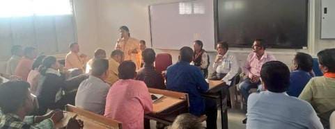 80 + नि:शक्त मतदाताओं को घर-घर जाकर डाक मतपत्र द्वारा मतदान संपन्न कराने हेतु 30 अक्टूबर को होगा अधिकारी/कर्मचारियों का प्रशिक्षण