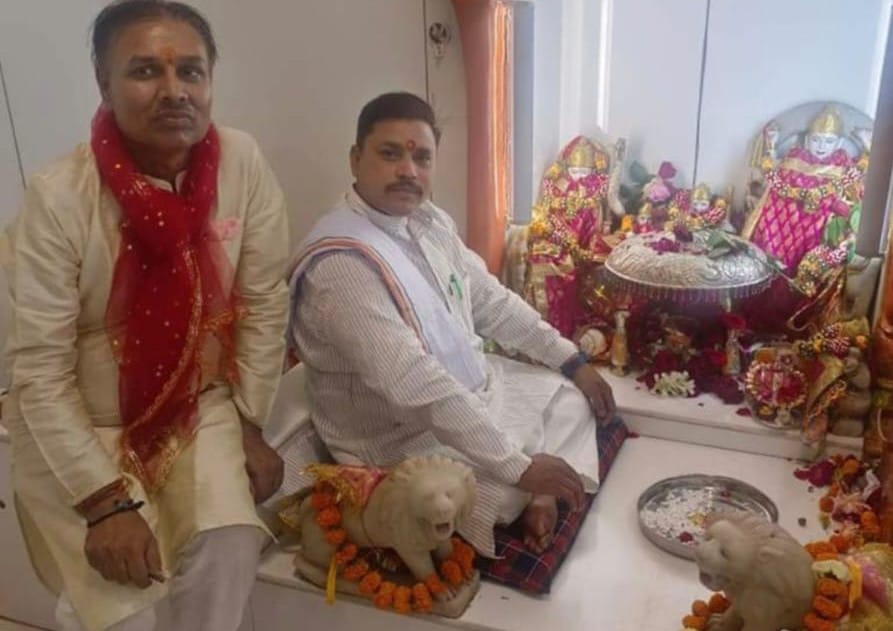 देवबंद में मां बाला सुंदरी देवी सिद्धपीठ पर नवरात्र की नवमी पर मां के दर्शन के लिए भक्तों की रही भारी भीड