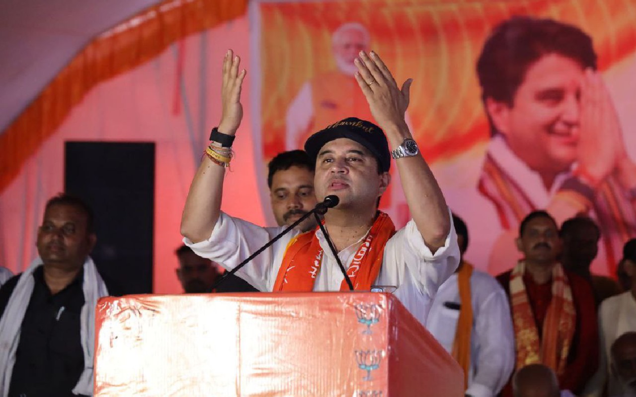 पिछोर में अपनी रिकार्ड जीत के प्रति जनता को आभार देने पहुँचे केंद्रीय मंत्री ज्योतिरादित्य सिंधिया