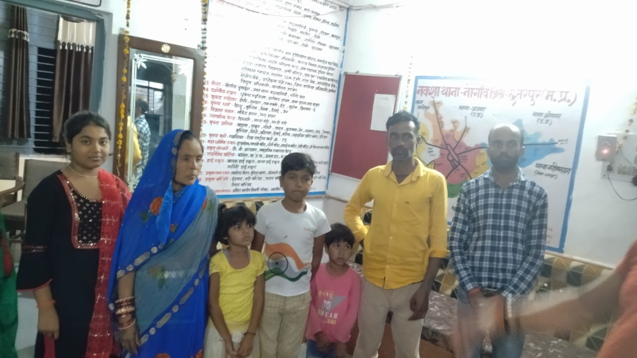 When the wife went to her maternal home with the children, the husband hanged herself