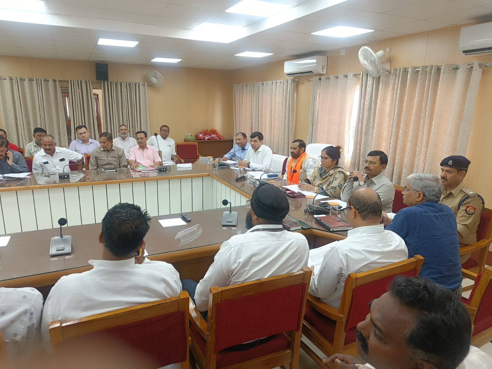 सदस्य सेन्ट्रल मॉनिटरिंग कमेटी, सामाजिक न्याय एवं अधिकारिता मंत्रालय, भारत सरकार ने अधिकारियों के साथ की बैठक