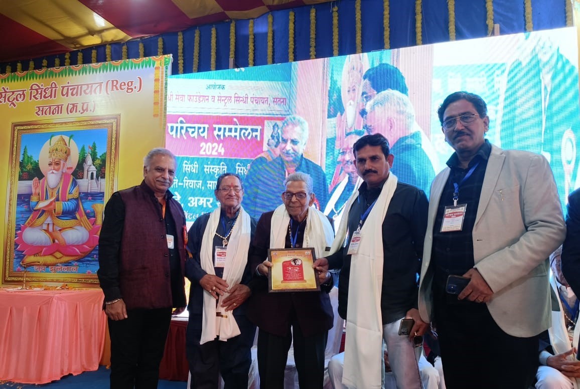 वाइब्रेंट गुजरात समिट में भाग लेने अहमदाबाद पहुंचे पीएम मोदी