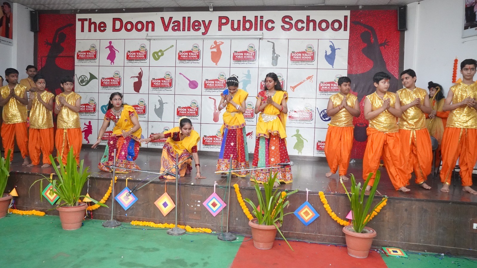 द दून वैली पब्लिक स्कूल देवबंद में मनाया गया दीपोत्सव