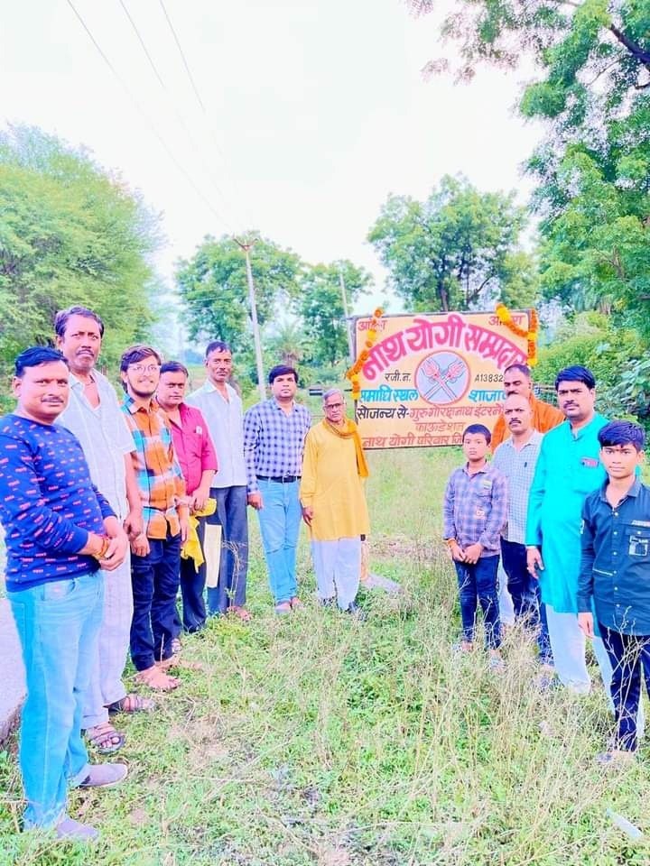 पूर्वजों की स्मृति में किया पौधारोपण