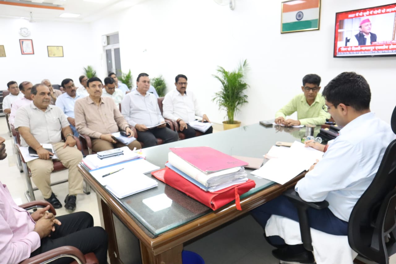 गन्ना भुगतान को निर्धारित समय में न करने पर होगी कड़ी कार्रवाई : डीएम मनीष बंसल 