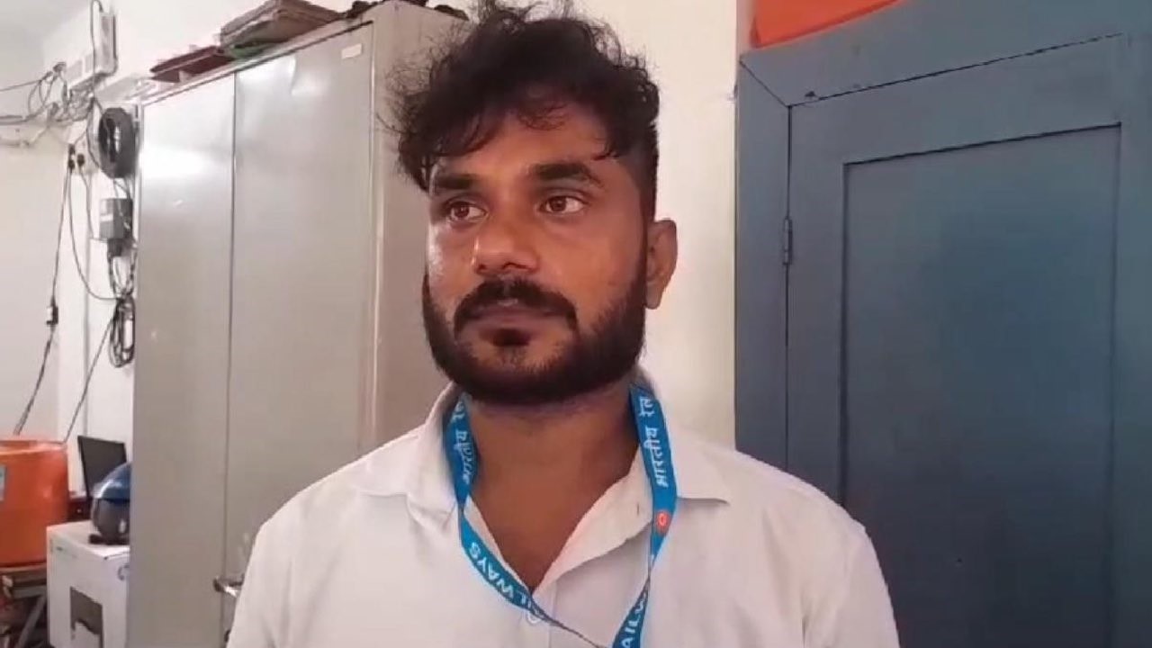ट्रेन में अवैध वसूली करते फर्जी टीटीई गिरफ्तार