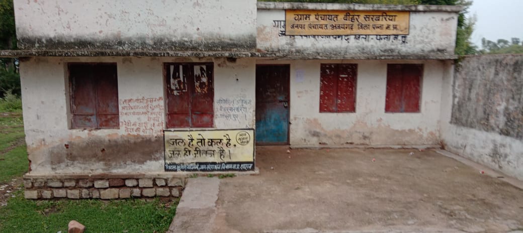 In Gram Panchayat Bihar Sarvariya, soil was being washed by machine for the personal work of farmers