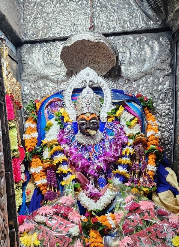 मैहर वाली माता के दरबार में दूसरे दिन भी उमड़ा आस्था का सैलाब