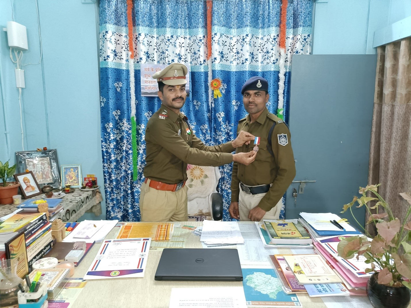 बालाघाट, के थाना कान्हीवाड़ा में पदस्थ 15 पुलिस साथियों को कर्मवीर योद्धा मेडल से नवाजा गया