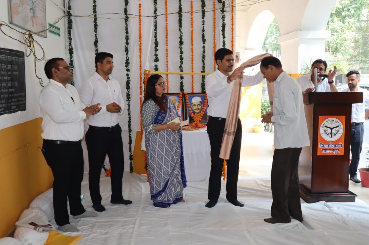 राष्ट्रपिता महात्मा गांधी की 155 वीं एवं पूर्व प्रधानमंत्री लाल बहादुर शास्त्री की 120 वीं जयंती कलेक्ट्रेट में हर्षाेल्लास के साथ मनाई गई