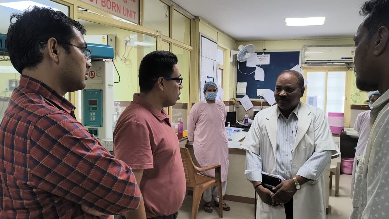 जिला चिकित्सालय का कलेक्टर ने किया आकस्मिक निरीक्षण