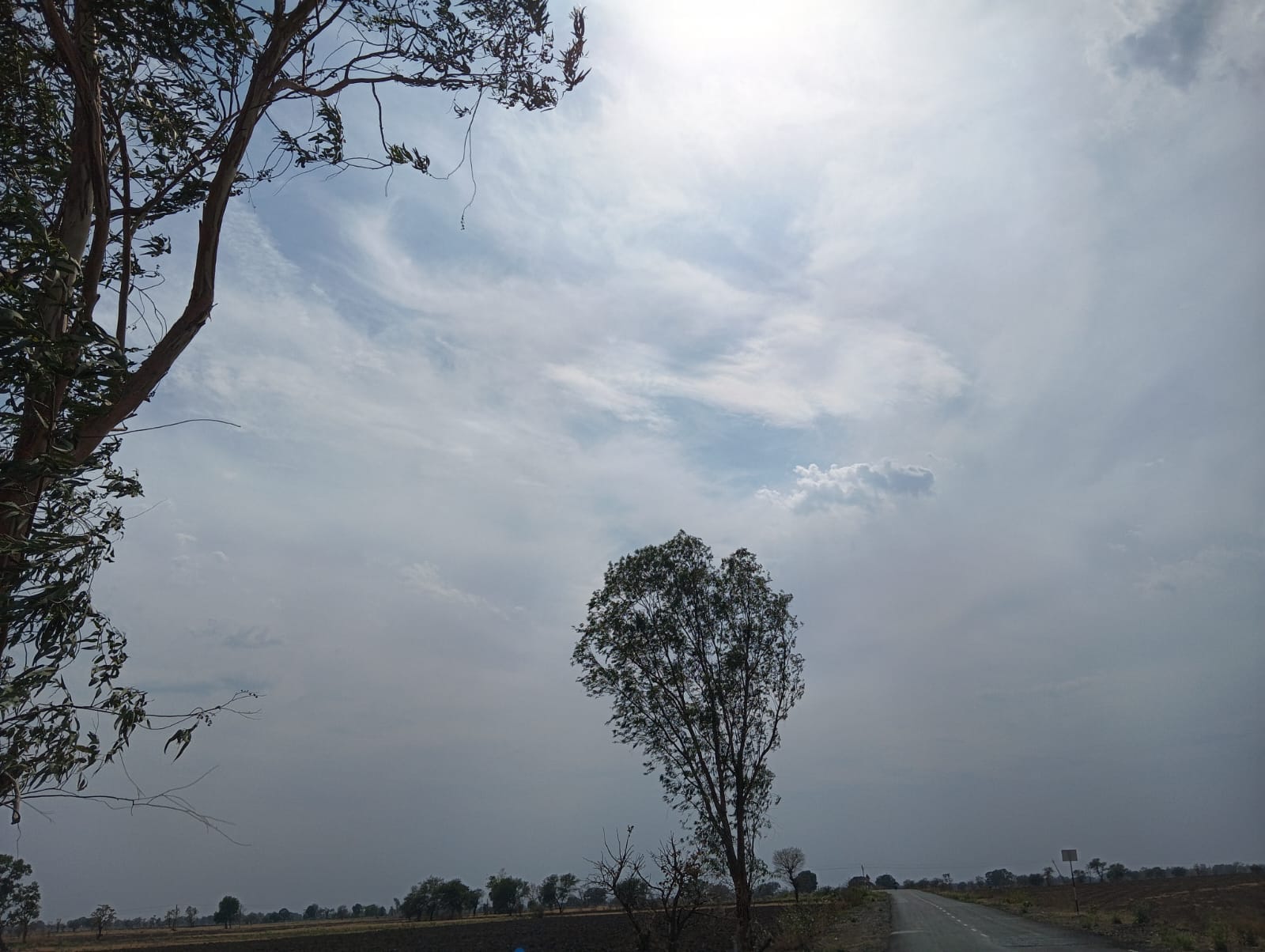 ईरान की बारिश का शहर में दिखा असर, लुढ़का पारा