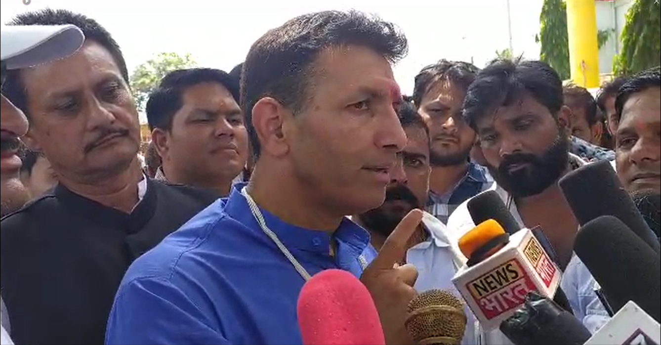 Senior Congress leader Jeetu Patwari reached Powai