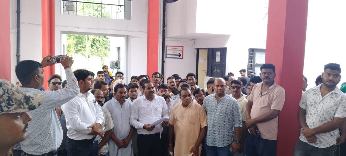 The entire society surrounded the SP in the Anita Gupta murder case