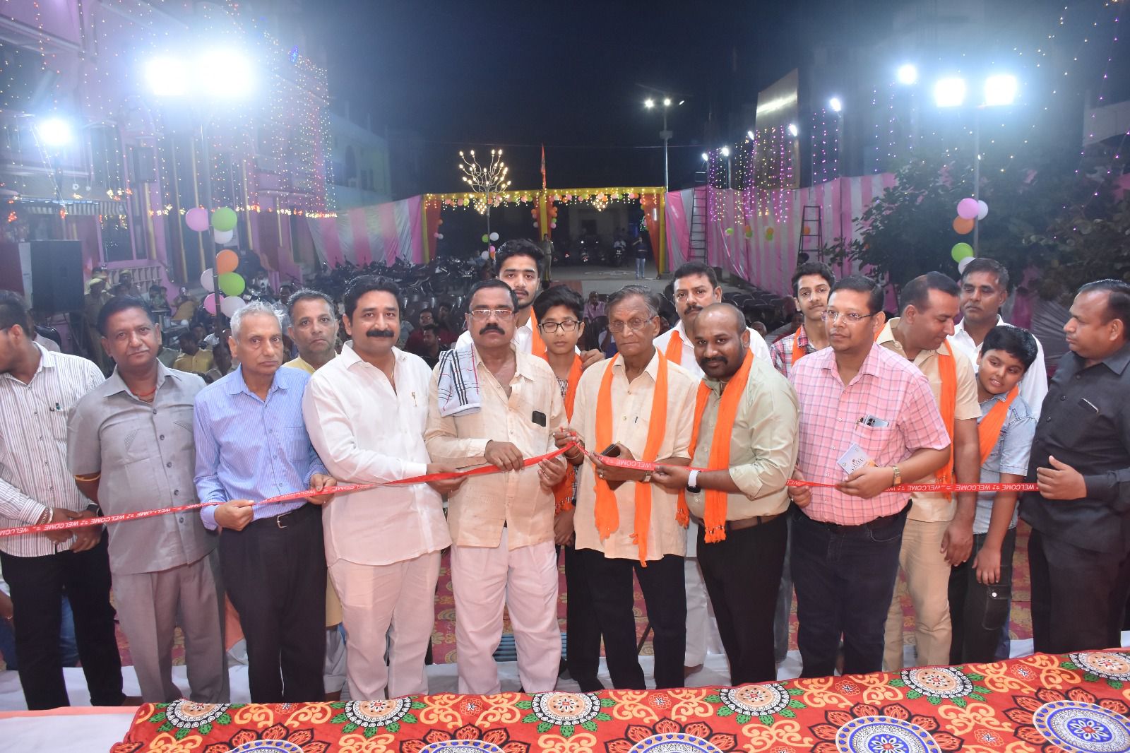 पूर्व सभासद हरिओम सिंघल ने फीता काटकर किया श्रीराम लीला मंचन का उद्घाटन