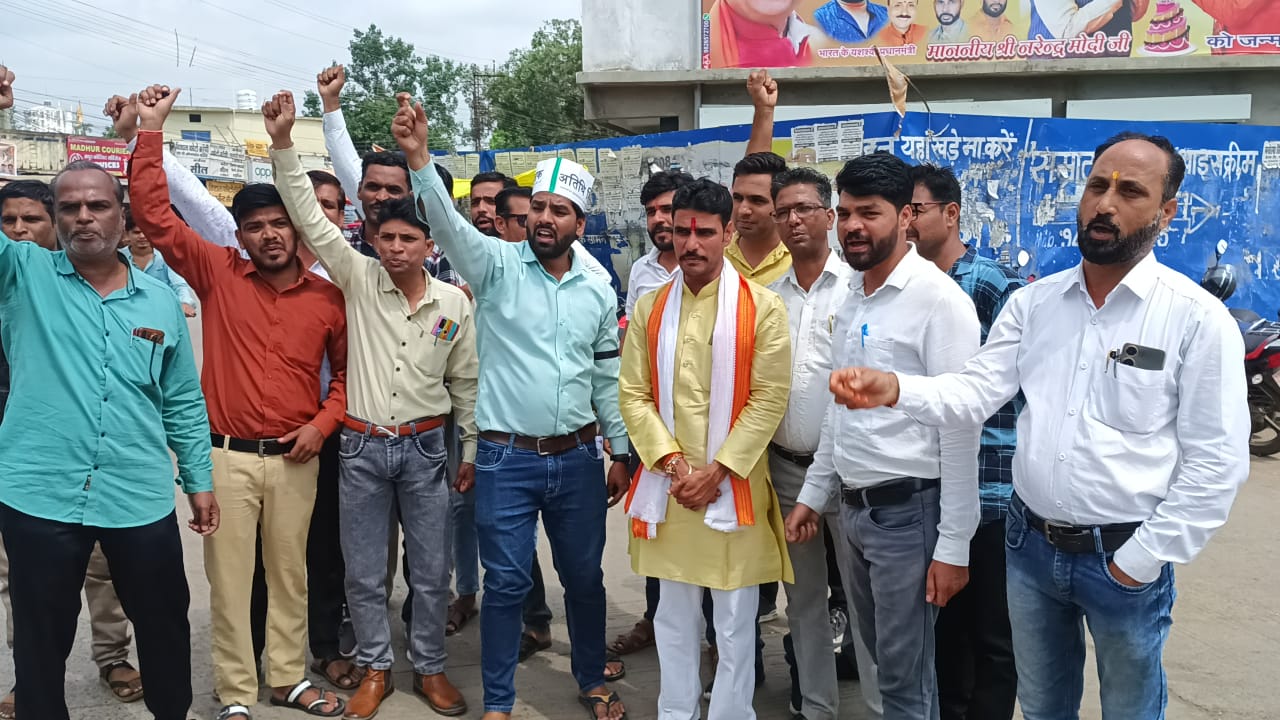 शिक्षा मंत्री के बयान पर बिफरे अतिथि शिक्षक