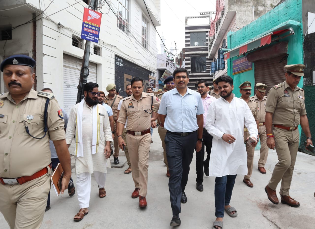 डीएम एवं एसएसपी ने किया मोहर्रम जुलूस मार्ग का निरीक्षण