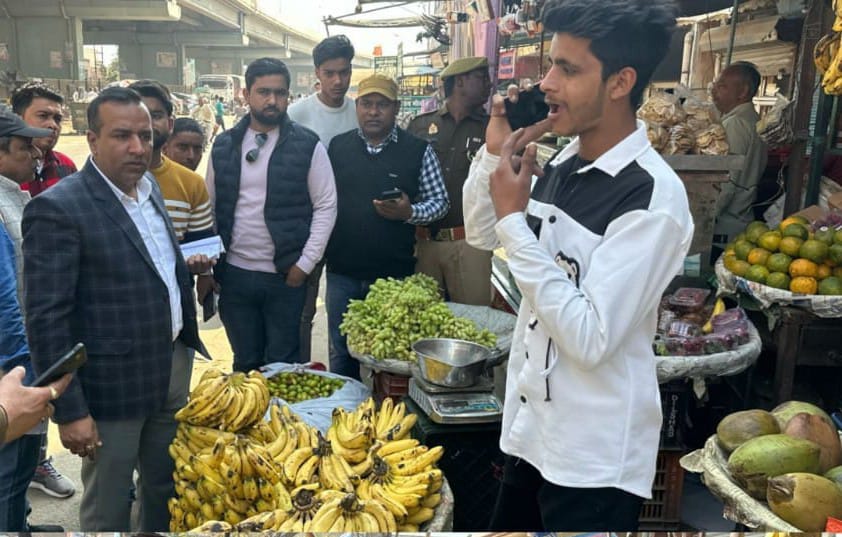 देवबंद में अतिक्रमण करने वालो पर पालिका ने कसा शिकंजा, काटे चालान