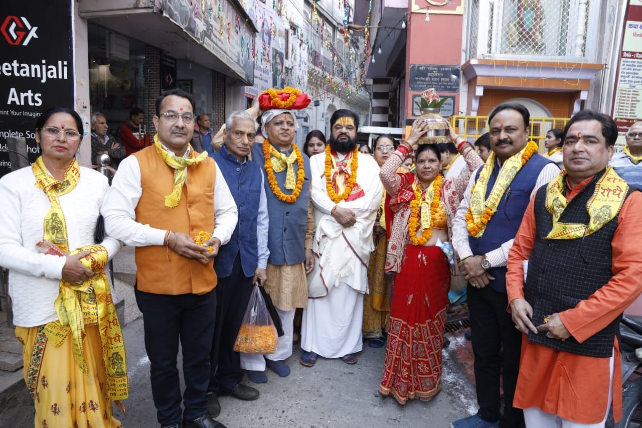 श्री रामकथा का आयोजन कर भव्य कलश शोभायात्रा निकाली गयी 