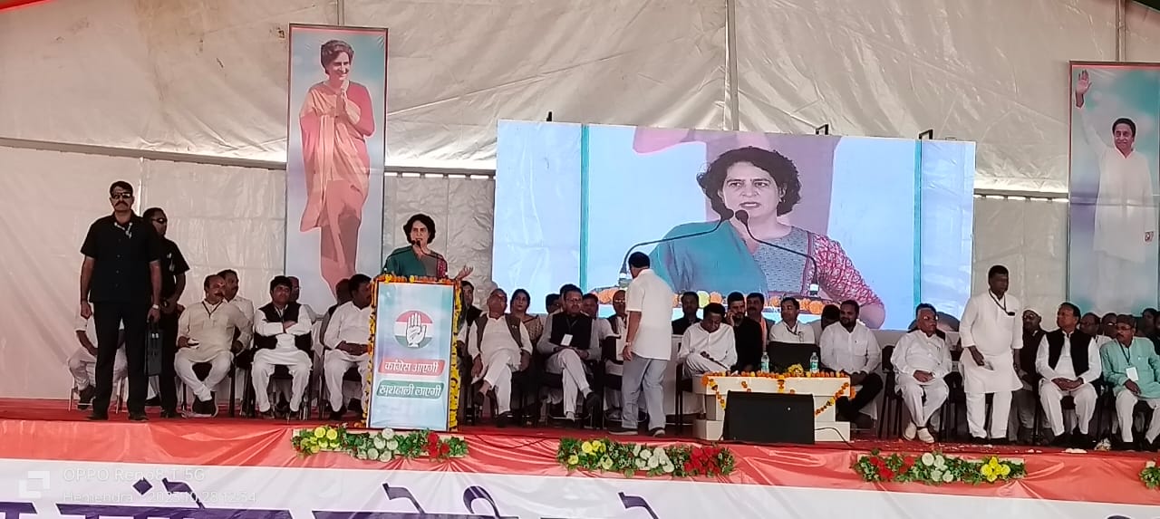 Priyanka Gandhi reached Damoh and said that the government has given 21 jobs in three years