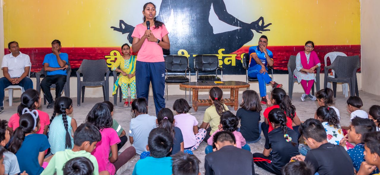 धार में पुलिस अधिकारी कर्मचारियों के बच्चो के लिए पढ़ाई व करियर मार्गदर्शन के लिए समर कैम्प का किया गया आयोजन