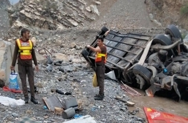 पाकिस्तान में काली साबित हुई बारात की "रात"