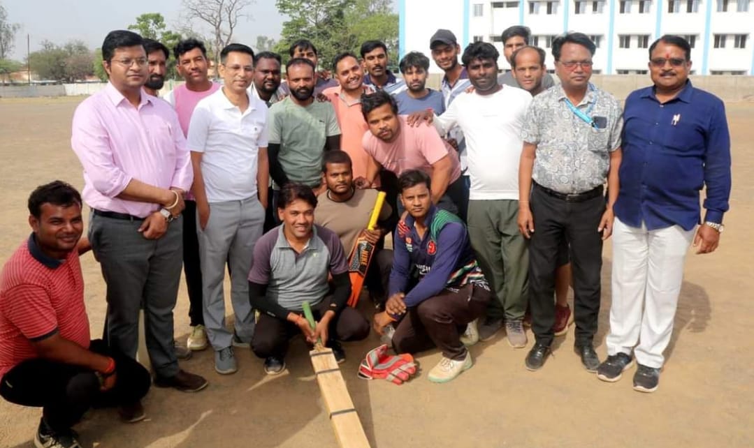 दमोह में खिला‍ड़ियों के बीच पहुंचे कलेक्टर एवं जिला निर्वाचन अधिकारी