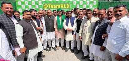 सपा के आजीवन प्रदेश अध्यक्ष रहे स्व. रामशरण दास के पुत्र जगपाल दास गुर्जर सपा को बडा झटका देते हुए समर्थकों सहित रालोद में हुए शामिल 