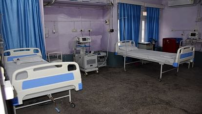 जिला महिला अस्पताल की छत से गिरकर सफाईकर्मी की हुई मौत