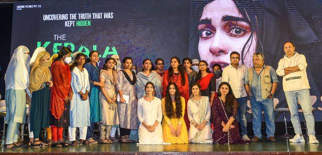 'द केरल स्टोरी' की टीम ने किया डोनेट