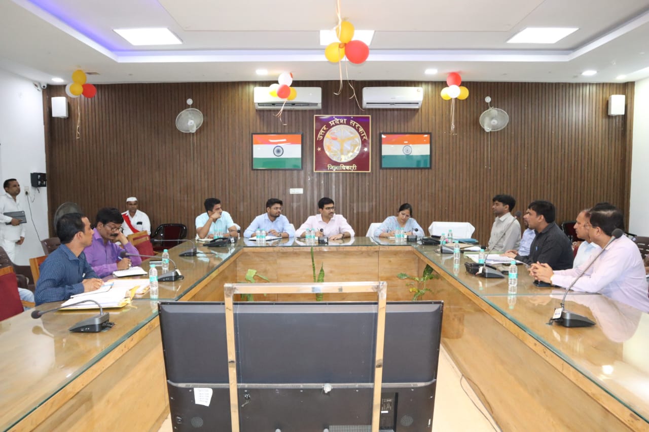 जिलाधिकारी ने रोडवेज बस अड्डा बनाए जाने के लिए संबंधित अधिकारियों के साथ किया मंथन