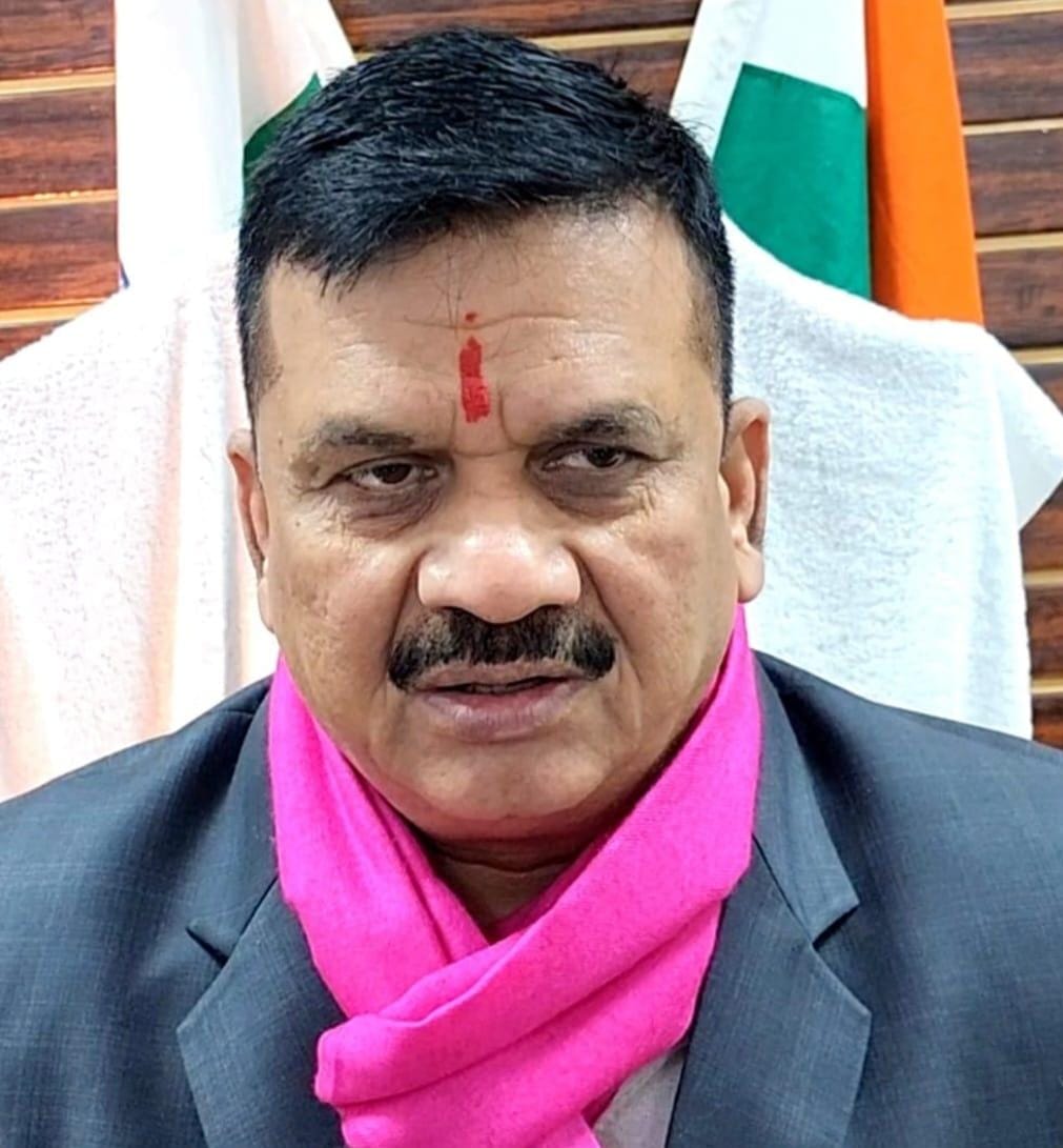 एक्सपायरी खाद्य सामग्री विक्रय मामले में डीएम ने तत्काल कराई विधिक कार्यवाही