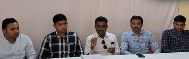 नेता प्रतिपक्ष करीम कुरैशी ने पार्षदों के साथ ली प्रेसवार्ता