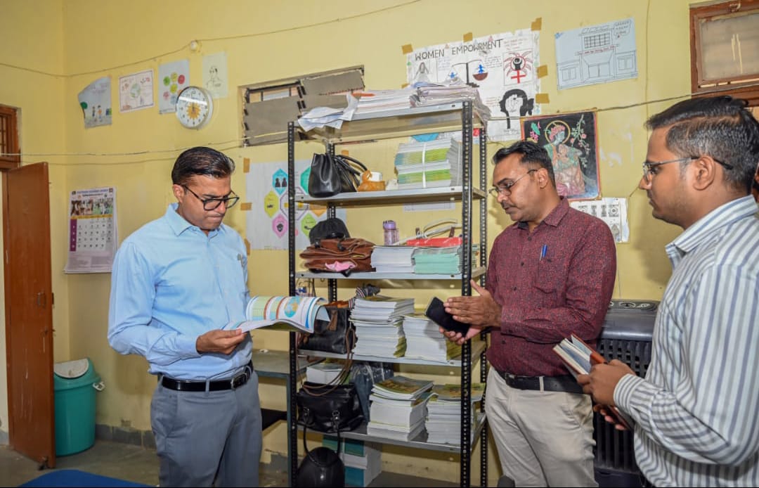 Collector Shri Rajiv Ranjan Meena conducted a thorough inspection of educational institutions.